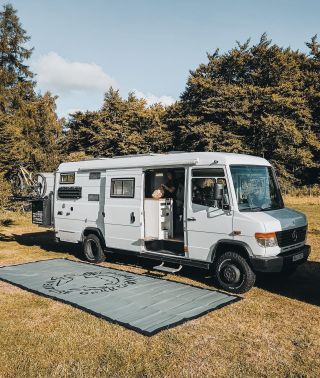 Když si cestování uděláš po svém… 🔥🚐 Děkujeme @mercedes.mr.white za tyhle krásný momentky — máte to zmáknutý naprosto...